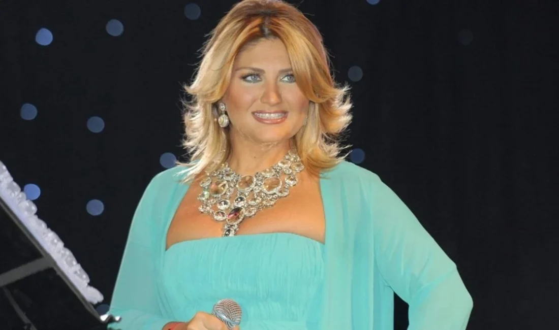Sibel Can’ın Pembe Güllü Elbisesiyle Büyülediği Fotoğraflar Sosyal Medyayı Salladı