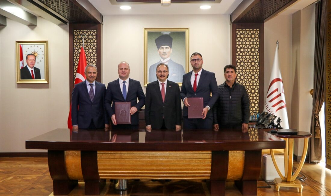 Mehmet Kendal Yöndemli Okul İnşaatına Destek Veriyor Hayırsever İş İnsanı