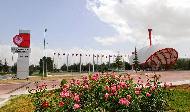 Süleyman Demirel Üniversitesi’nde Kritik Olay Öğrenci Çatıdan Düştü, Ağır Yaralandı