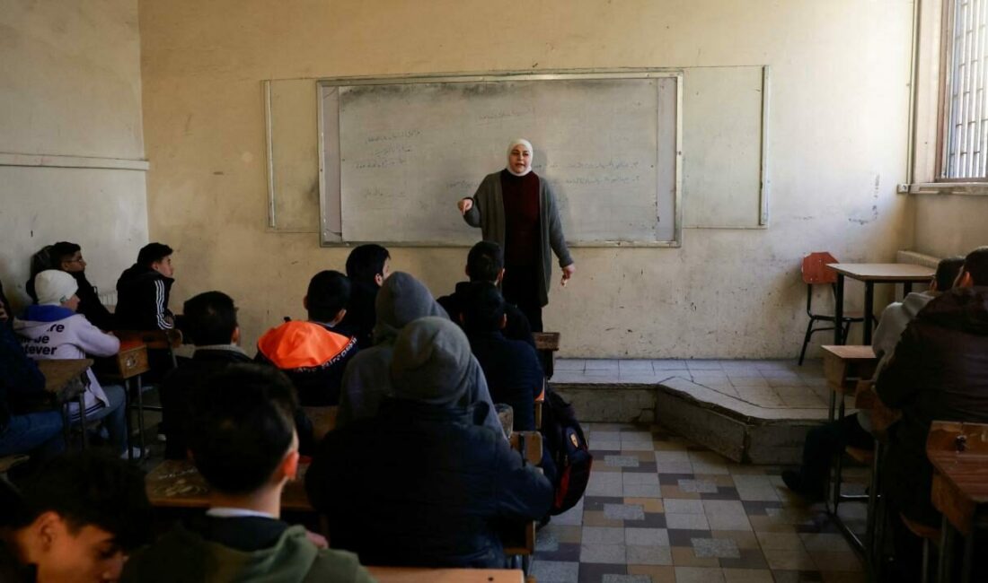 Suriye’de Okullar Yeniden Açıldı, Veliler Belirsizlikten Endişeli Öğrenciler, Yeni Yöneticilerin