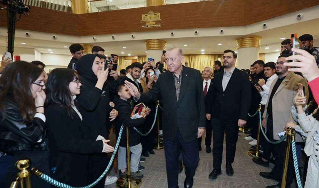Cumhurbaşkanı Erdoğan, 2025 yılında üniversite öğrencilerine verilecek bursun miktarının 3