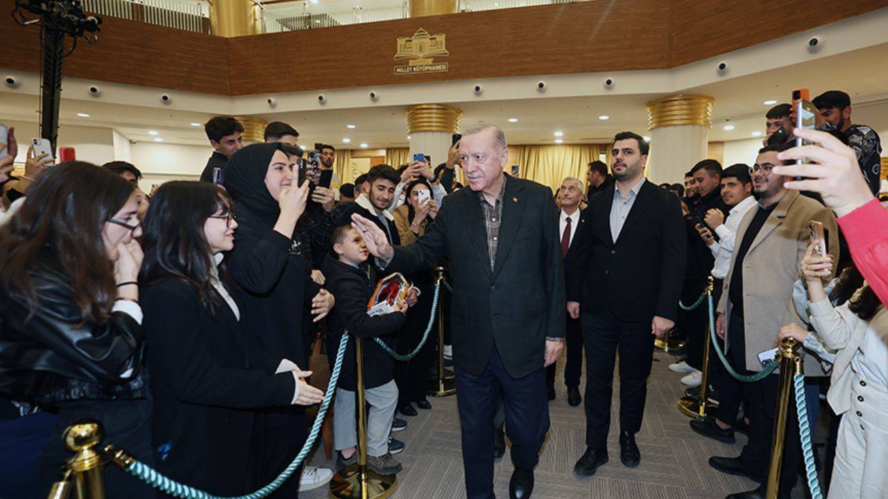 Cumhurbaşkanı Erdoğan, 2025 yılında üniversite öğrencilerine verilecek bursun miktarının 3
