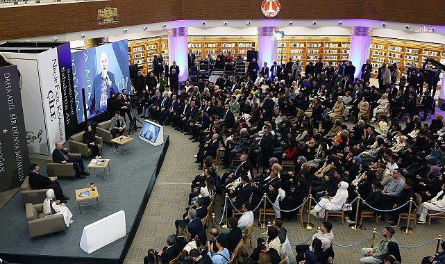 Cumhurbaşkanı Erdoğan, gençlere verilen önemi vurgulayarak, gençlerin yalnızca seçim dönemlerinde