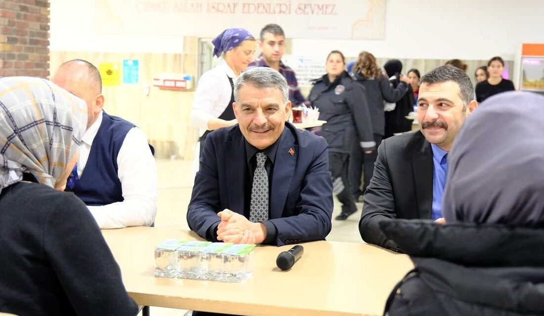 Yozgat Valisi Mehmet Ali Özkan, Yozgat Bozok Üniversitesi öğrencileriyle bir