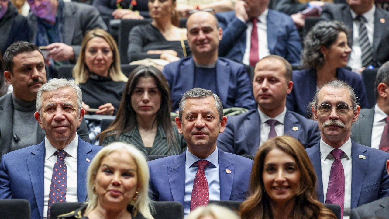 1739065973 Muzikalin Buyusunde Ozgur Ozel Erdal Besikcioglunun Yonetiminde