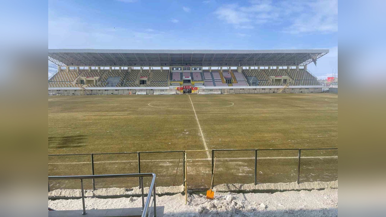 1739073479 Mus Sehir Stadyumu Futbol Musabakalarina Hazir Durumda