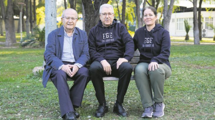 Ege Üniversitesi Rektörü, mezuniyetinden itibaren 43 yıldır bu üniversiteyle bağlı