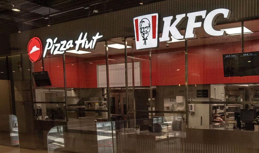 KFC ve Pizza Hut Çalışanları Protesto Ediyor, İş Gıda Mahkemeden