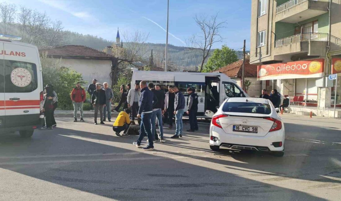 Bucak İlçesinde Okul Servisi ve Otomobil Kaza Yaptı: 5 Öğrenci