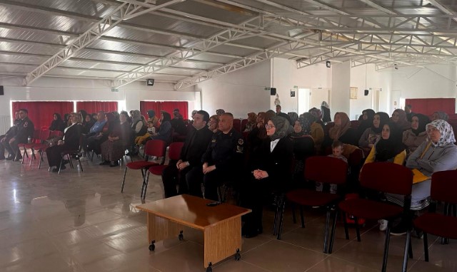 Evciler’de Uyuşturucuyla Mücadelede Anneler EğitildiHaberin BaşlıklarıEvciler’de Uyuşturucuyla Mücadelede Anneler EğitildiGözden