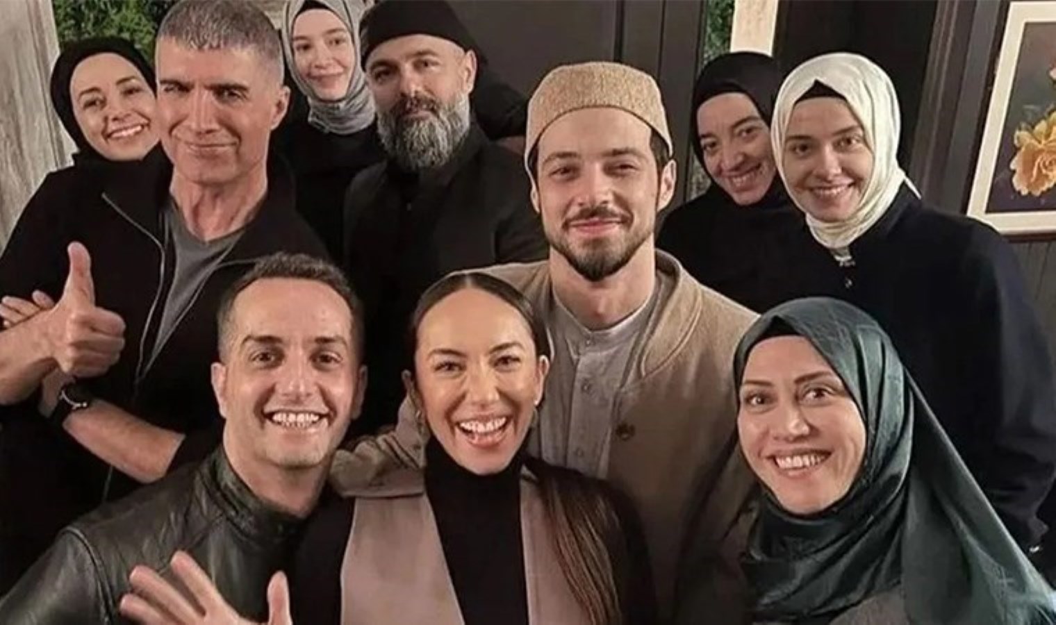 Kızıl Goncalar Dizisi Veda Etti: Setten Duygusal Anlar Setin Son