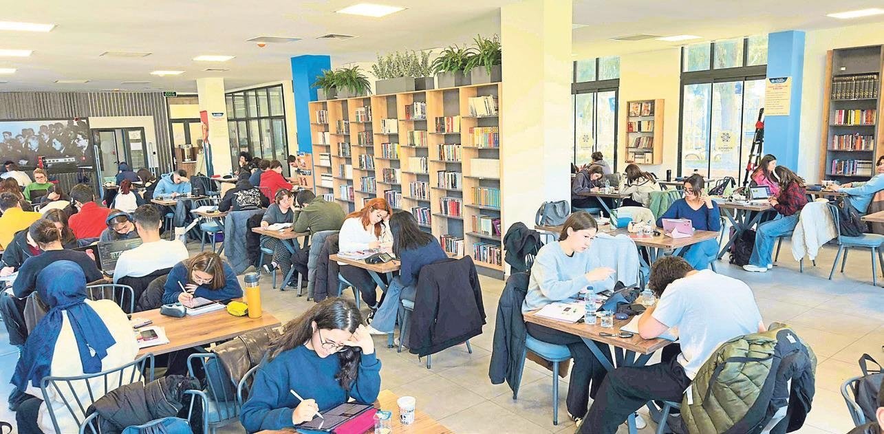 Ogrenci Calisma Salonlari Egitimde Buyuk Bir Destek Var