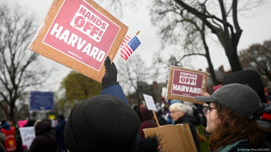 Trump Yönetimi Harvard Üniversitesi’nin Yabancı Öğrenci Kabulüne Baskı Uyguluyor ABD