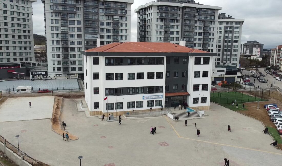 İstanbul’da Yeni Okul Binasının Açılışı, Eğitimde Umut VadediyorHaberin Başlıklarıİstanbul’da Yeni