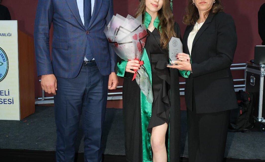 Kocaeli Fen Lisesi’nden Duygusal Mezuniyet TöreniHaberin BaşlıklarıKocaeli Fen Lisesi’nden Duygusal
