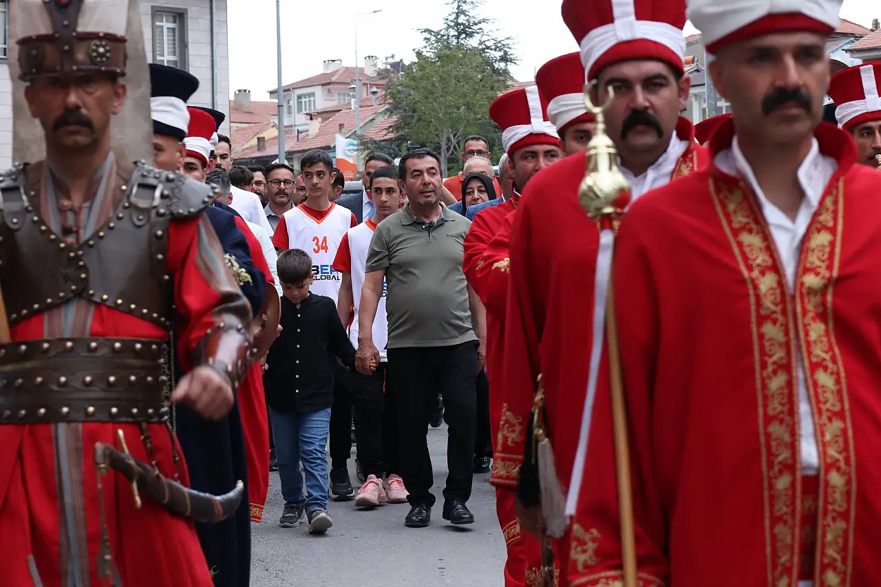 Törende bir araya gelen katılımcılar