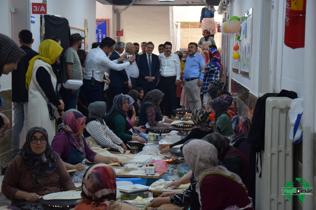 1748369024 472 Karapinarda Okul Gereksinimleri Icin Hayir Kermesi Yapildi