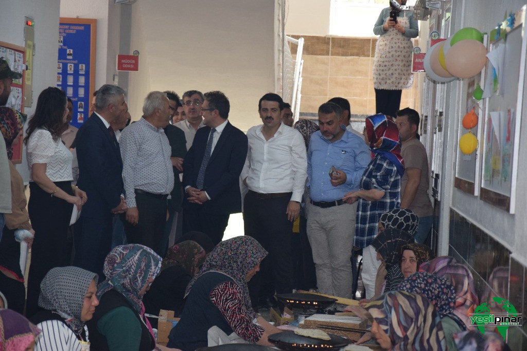 1748369024 793 Karapinarda Okul Gereksinimleri Icin Hayir Kermesi Yapildi