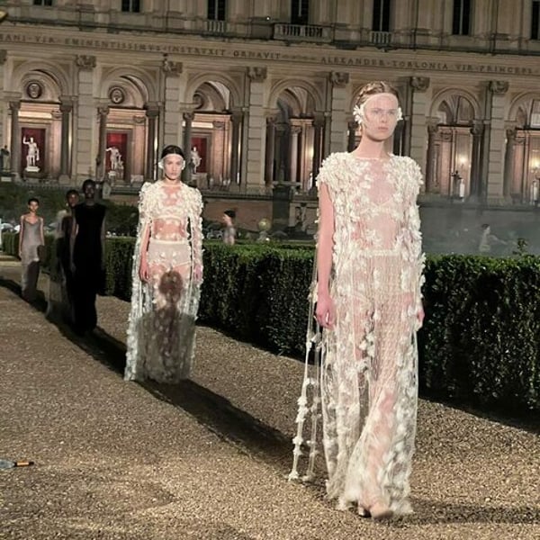 Maria Grazia Chiuri’nin Roma’daki İkonik Dior Cruise Koleksiyonu İle Moda