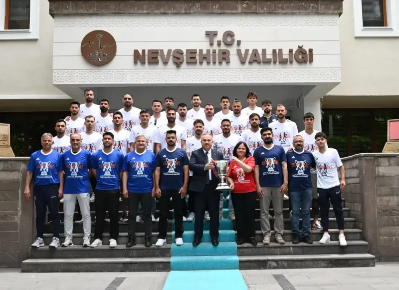 Vali Fidan'dan Suvermez Kapadokya Spor'a 3. Lige Yükseliş Tebriği Vali Fidan’dan 3. Lige Yükselen Suvermez Kapadokya Spor’a Tebrik
