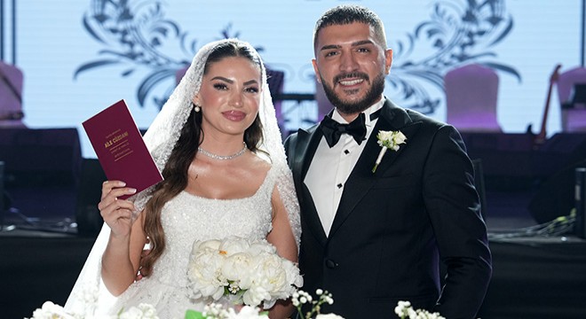 Antalya’nın Ünlü Restoran Sahibi Vahap Yüce, Oğlunu Eczacıyla EvlendirdiHaberin BaşlıklarıAntalya’nın