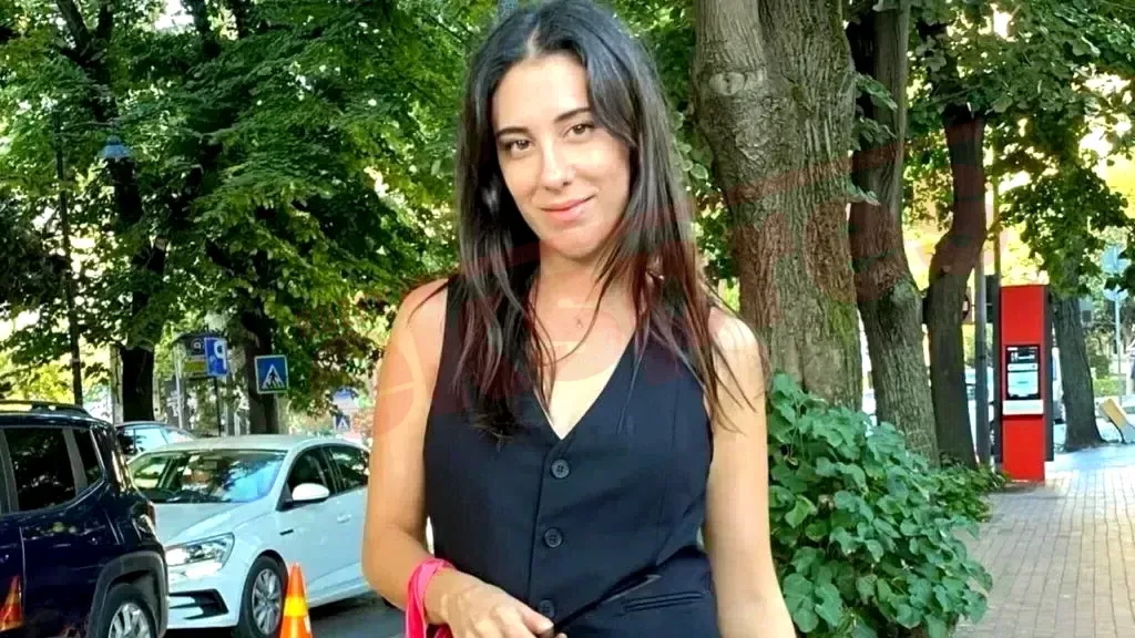 Hivda Zizan Alp: Çift Kişilik Oda’nun Parlayan Yıldızı ve Oyunculuk