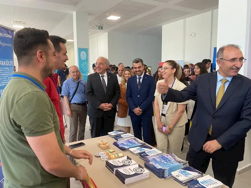 üniversite Tanıtım Fuarı: Erzincan Binali Yıldırım Üniversitesi Öğrencileri BilgilendiriyorHaberin Başlıklarıüniversite
