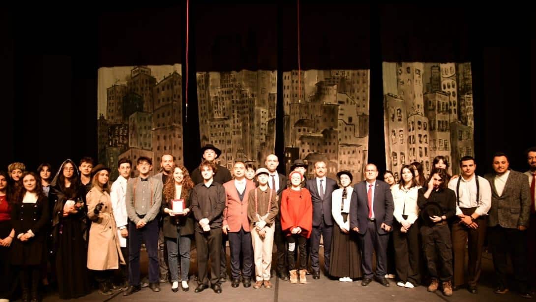 Eğitimci ve Sanatçıların Buluştuğu Tiyatro Festivali Kapanış Töreni Yapıldı Yönetmen Öğretmen Tiyatro Festivali Kapanış Töreni