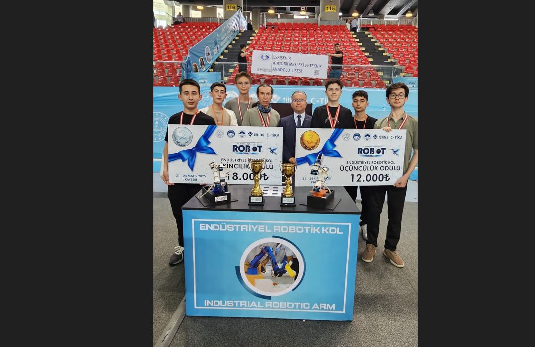 Eskisehirli Ogrenciler Uluslararasi Robot Yarismasinda One Cikti