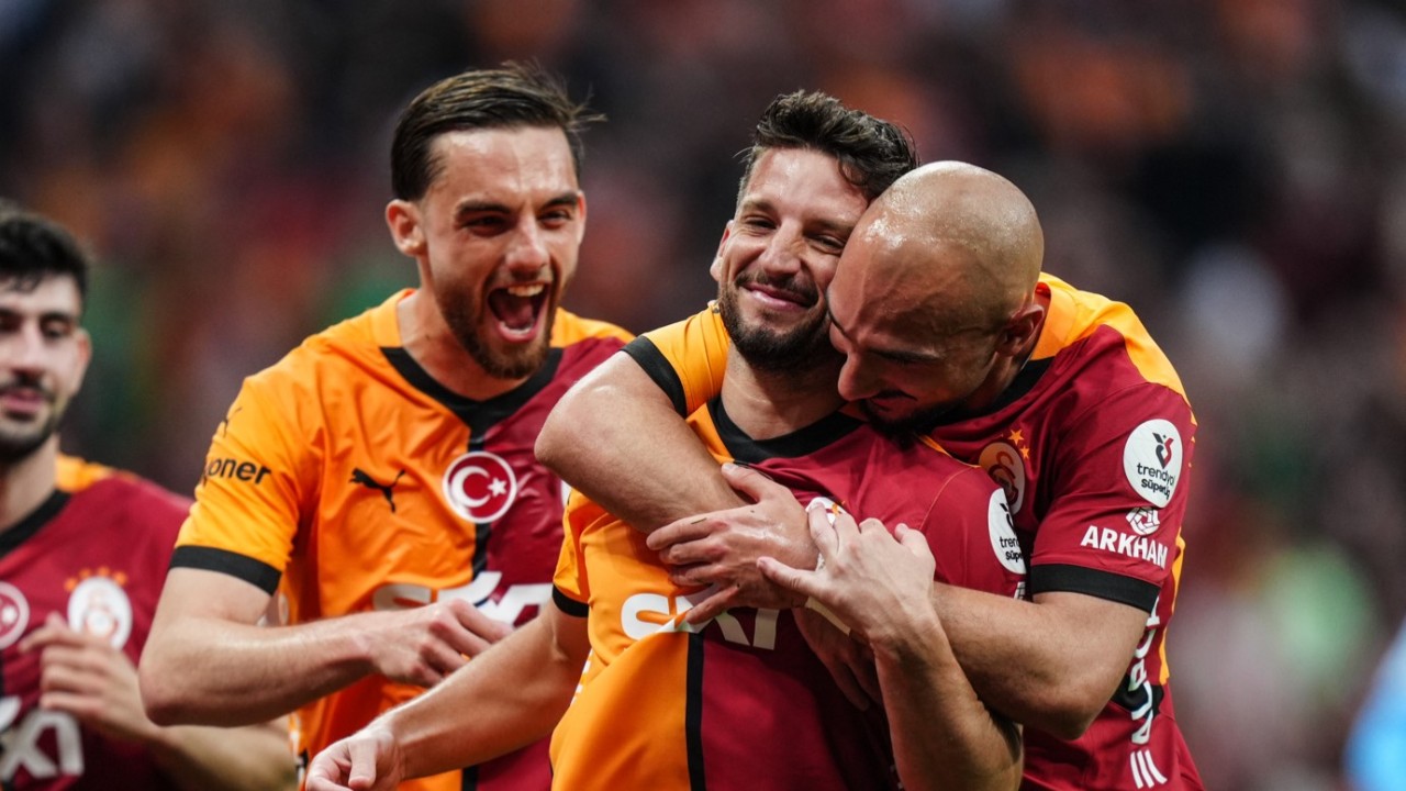 Galatasaray’da Duygu Dolu Vedalar: Muslera ve Mertens Muslera’ya "Büyük Kaptan"