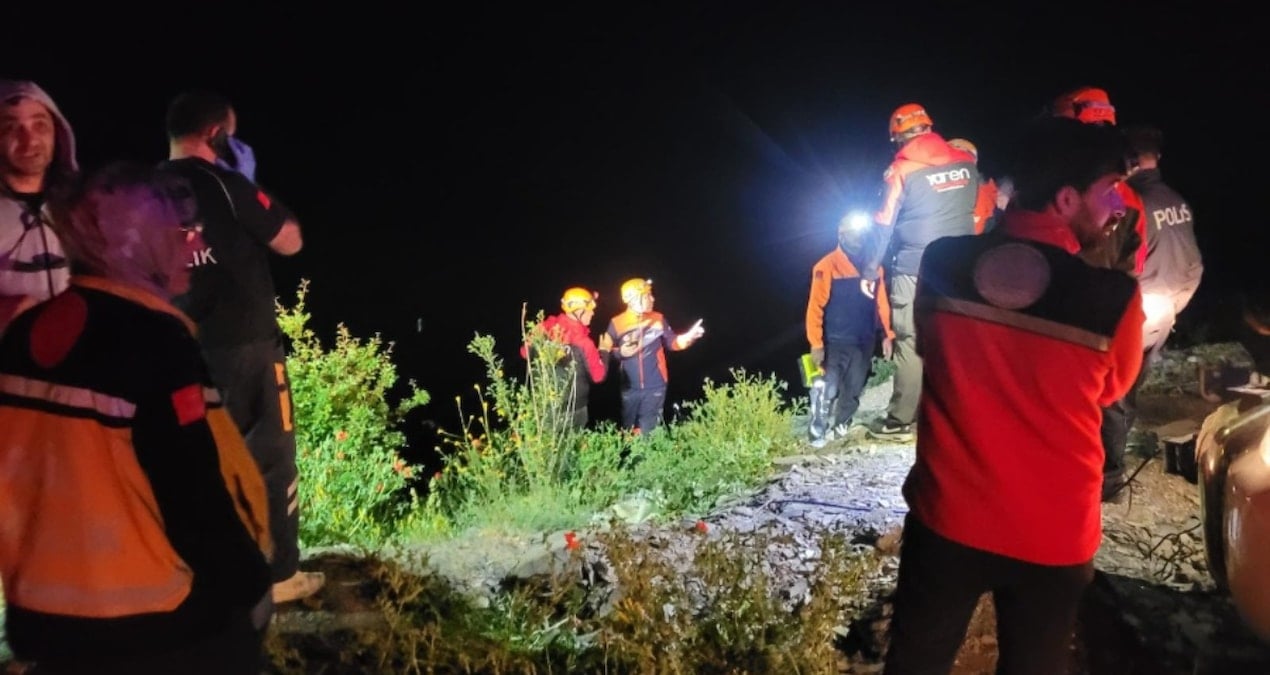 Genc Ogretmenin Aracinin Ucuruma Dusmesi Sonucu Hayatini Kaybetti