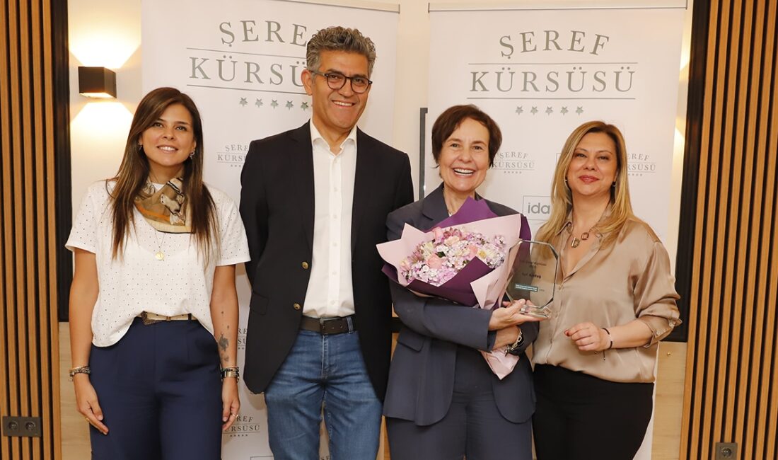 İDA Şeref Kürsüsü’nde Işıl Arıdağ’a ÖdülHaberin BaşlıklarıİDA Şeref Kürsüsü’nde Işıl