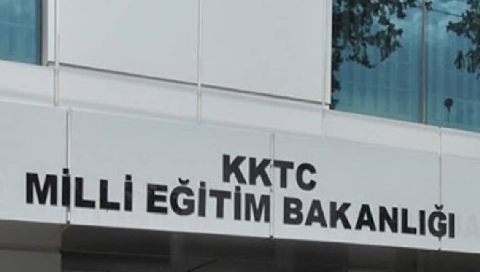 Kıbrıs’ta Öğrencilerin Eylemine Polisin Müdahalesine TepkiHaberin BaşlıklarıKıbrıs’ta Öğrencilerin Eylemine Polisin