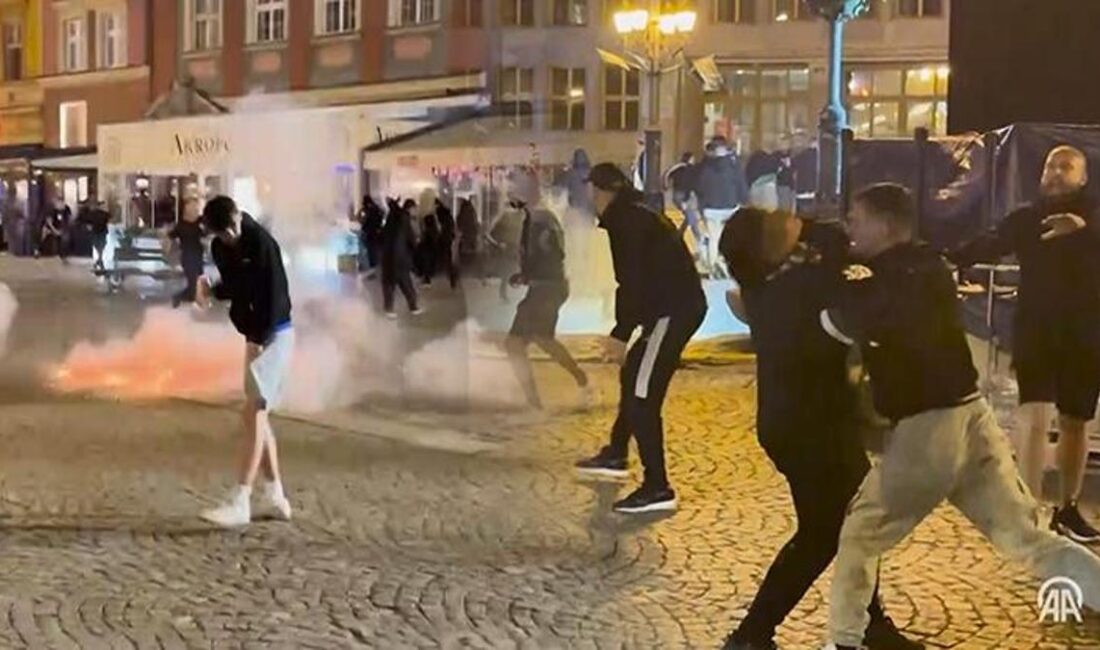 Wroclaw’da Taraftarlar Arasında Çatışma: UEFA Etkinlikleri KarşılaşmasıHaberin BaşlıklarıWroclaw’da Taraftarlar Arasında