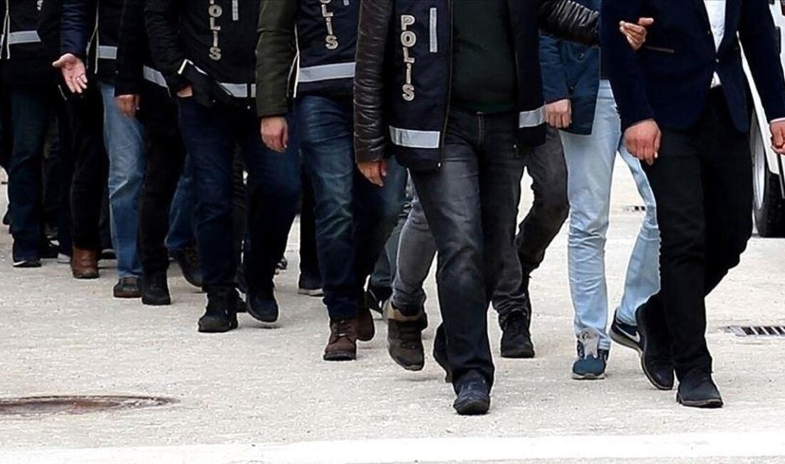 İzmir’de FETÖ/PYD Operasyonu: 33 Şüpheli Gözaltına AlındıHaberin Başlıklarıİzmir’de FETÖ/PYD Operasyonu: