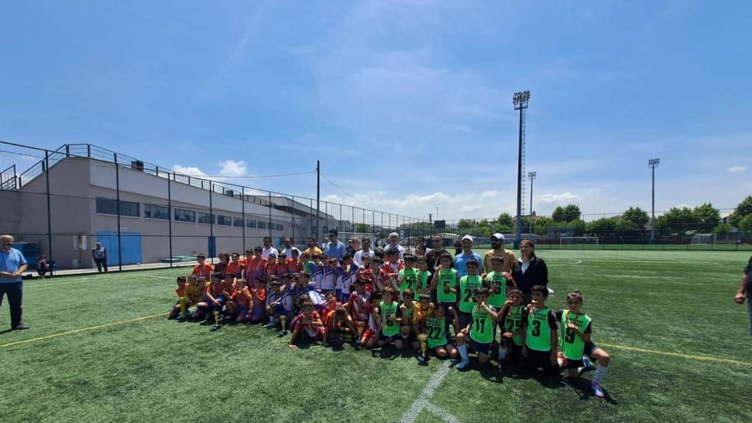 Merkez İlkokulları Futbol Şenliği Başarıyla Tamamlandı MERKEZ İLKOKULLAR FUTBOL ŞENLİĞİ SONA ERDİ