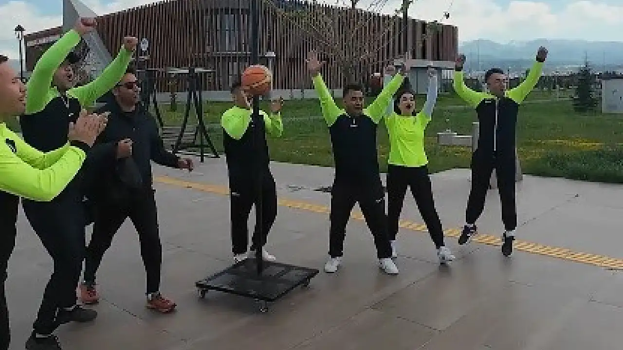 Millet Bahcesinde Basketbol Ve Futbol Festivali Coskusu