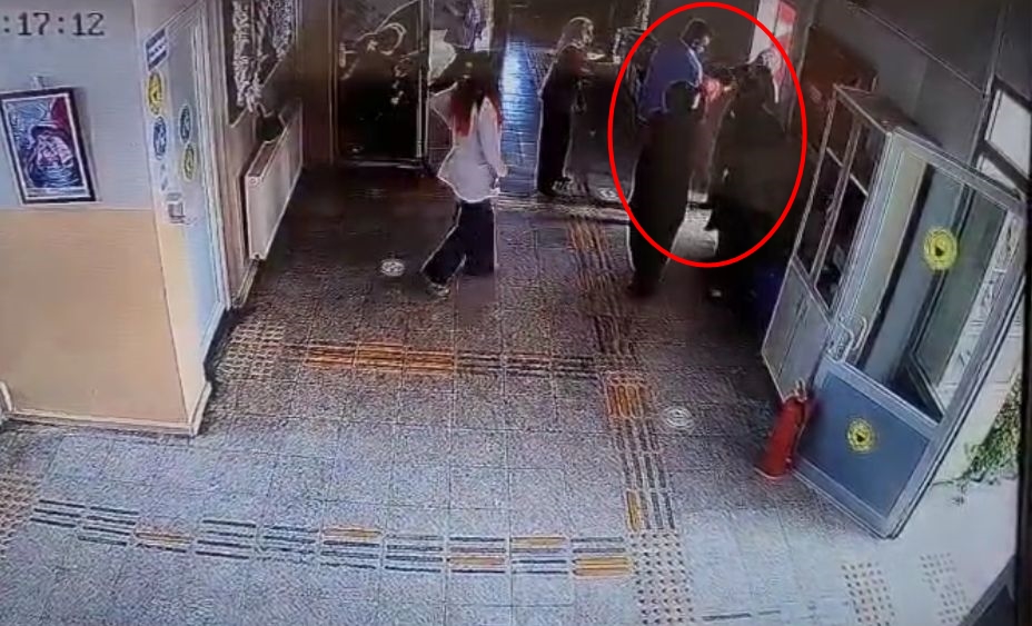 Çemişgezek’te Okul Müdürü, Nefes Borusuna Yiyecek Kaçan Öğrenciyi KurtardıHaberin BaşlıklarıÇemişgezek’te