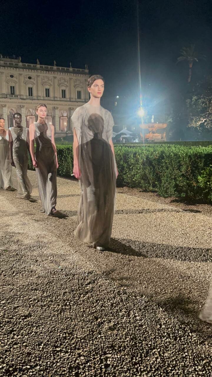 Roma'da Dior Deneyimi: Maria Grazia Chiuri ile Yeni Bir Başlangıç Roma'da Dior Cruise 2026 koleksiyonu defilesi