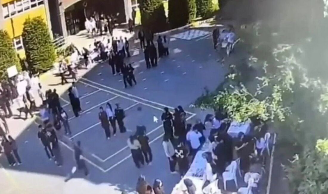 Sultanbeyli Lisesinde Bıçaklı Kavga: Bir Öğrenci Yaralandı, Diğeri TutuklandıHaberin BaşlıklarıSultanbeyli