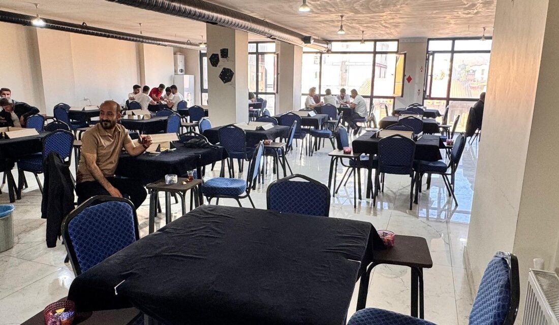 markdown # Yüksekova’daki Öğretmenler, Atanamadıkları İçin Kendi Kafelerini Açtı ##