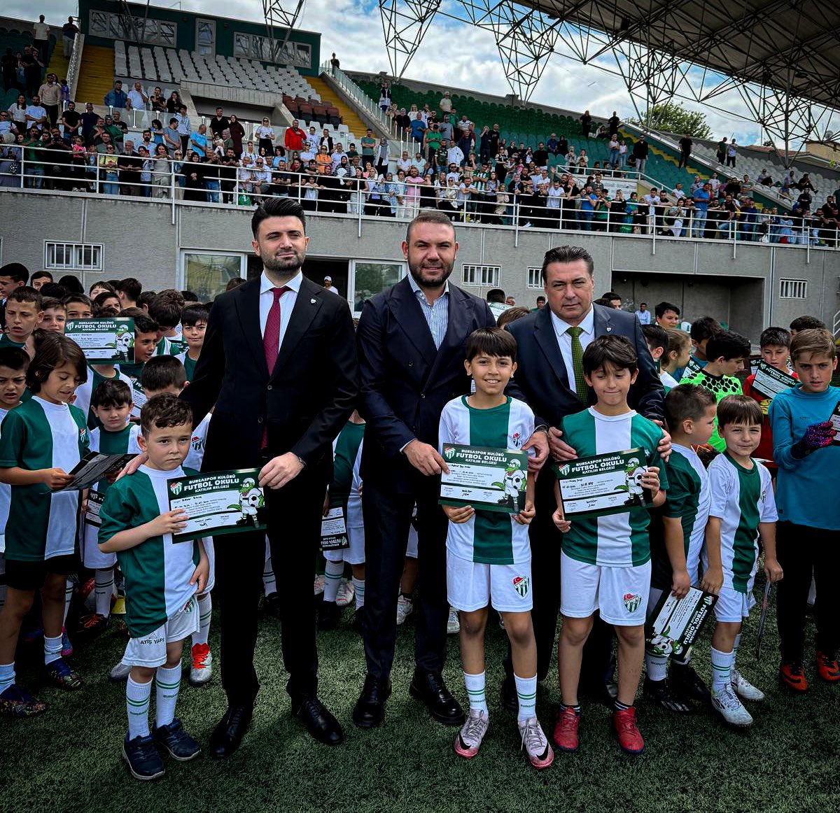 1748725470 Enes Celik Merinos Futbol Okulu Kutlama Torenine Destek Verdi