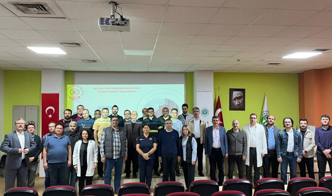 Kocaeli Büyükşehir İtfaiyesi, Kocaeli Üniversitesi Personeline Yangın Güvenliği Eğitimi VerdiHaberin