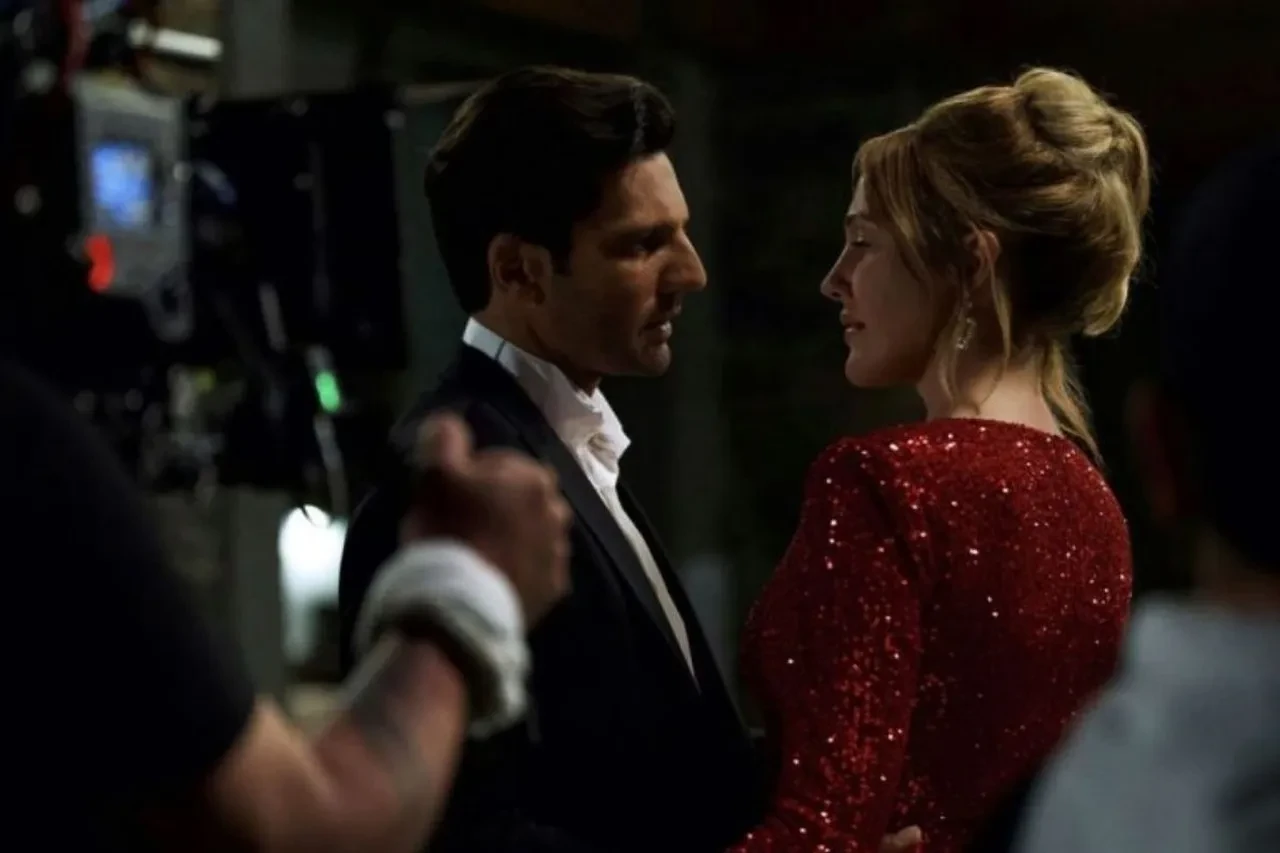 Kaan Urgancıoğlu ve Meryem Uzerli'nin 'Antalya Gambit' adlı mini dizisi yayında