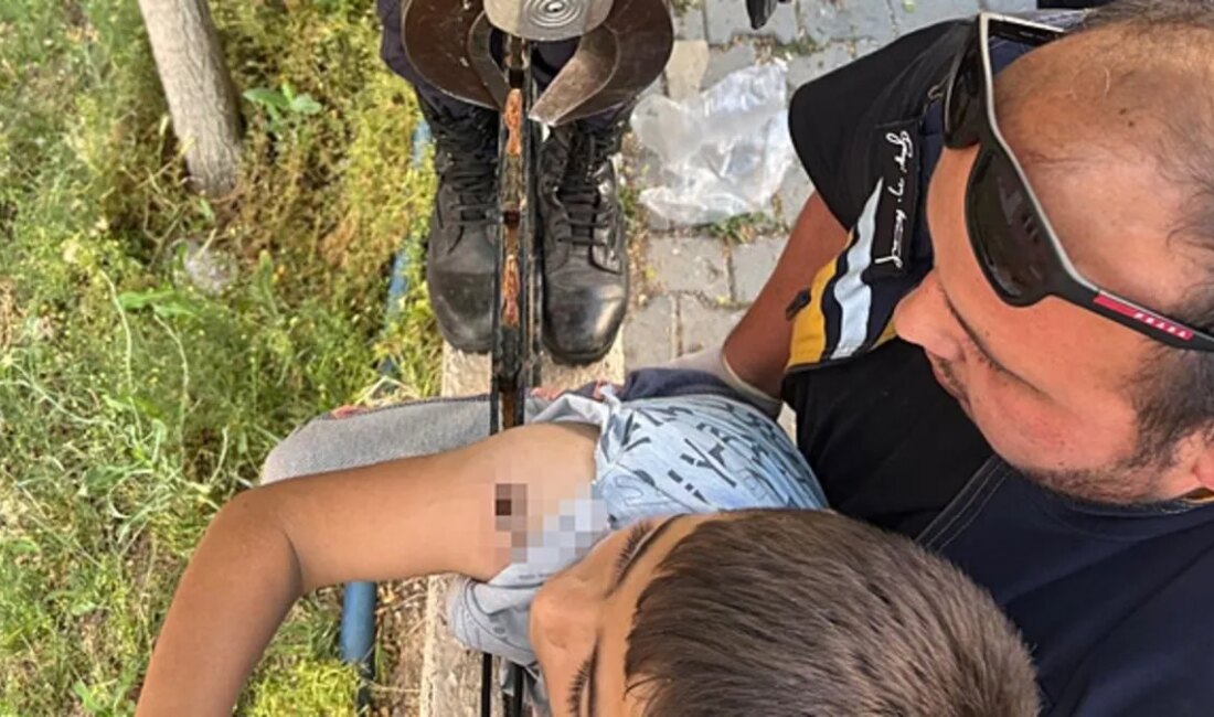 Aksaray’da Okul Duvarından Atlarken Demir Saplanan 13 Yaşındaki Çocuk Hastaneye