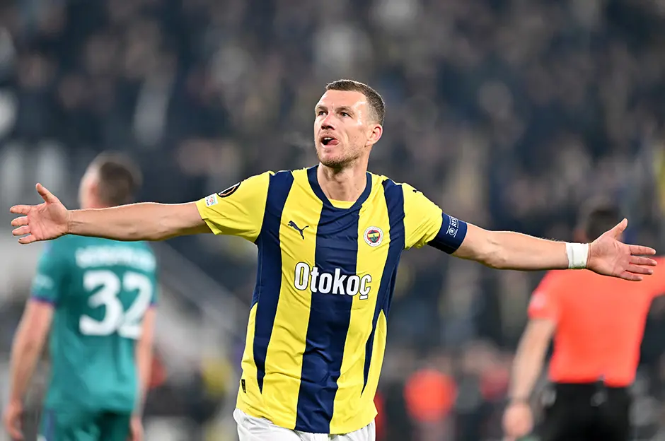 Edin Dzeko, Fenerbahçe ile Yeni Sözleşme Görüşmelerine Hazırlanıyor 27.02.2025 08:10