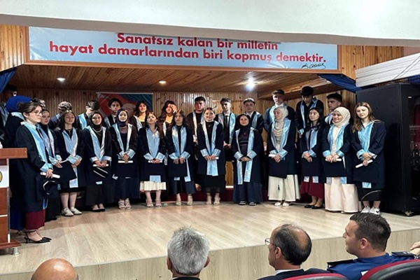 1749755217 246 Salpazari Anadolu Lisesi 9 Sinif Mezunlari 29 Ogrenci Kep Firlatti