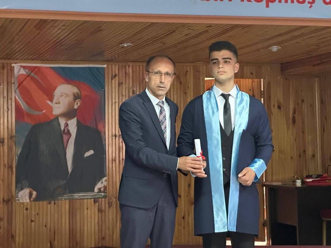 Mezuniyet Pastası Kesimi