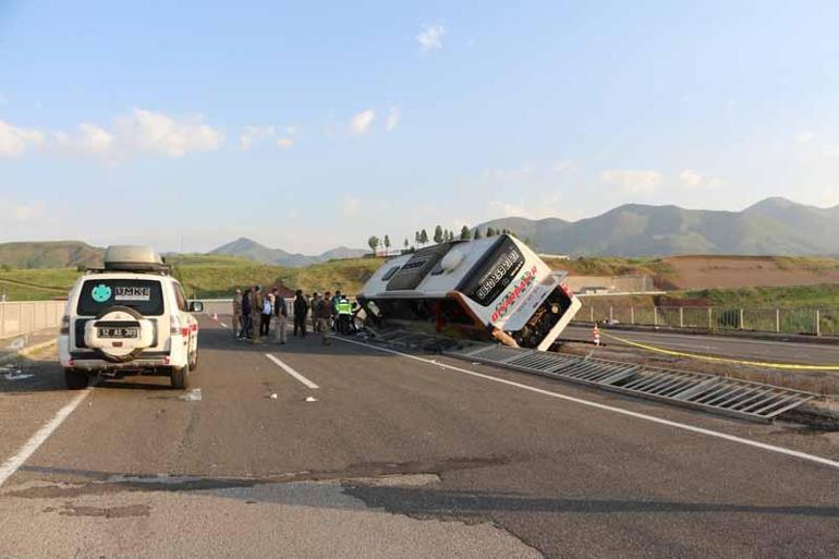 Bingöl'deki Devrilmiş Otobüste Üç Kişi Ciddi Şekilde Yaralandı Kaza sonrası durum