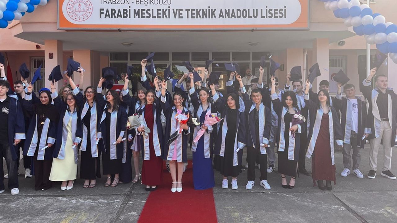 2024-2025 Eğitim Öğretim Yılı Mezuniyet Töreni Trabzon Beşikdüzü’nde Kutlandı Mezuniyet
